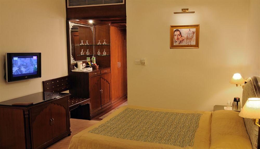 Hotel Maharaja Regency Ludhiana Buitenkant foto