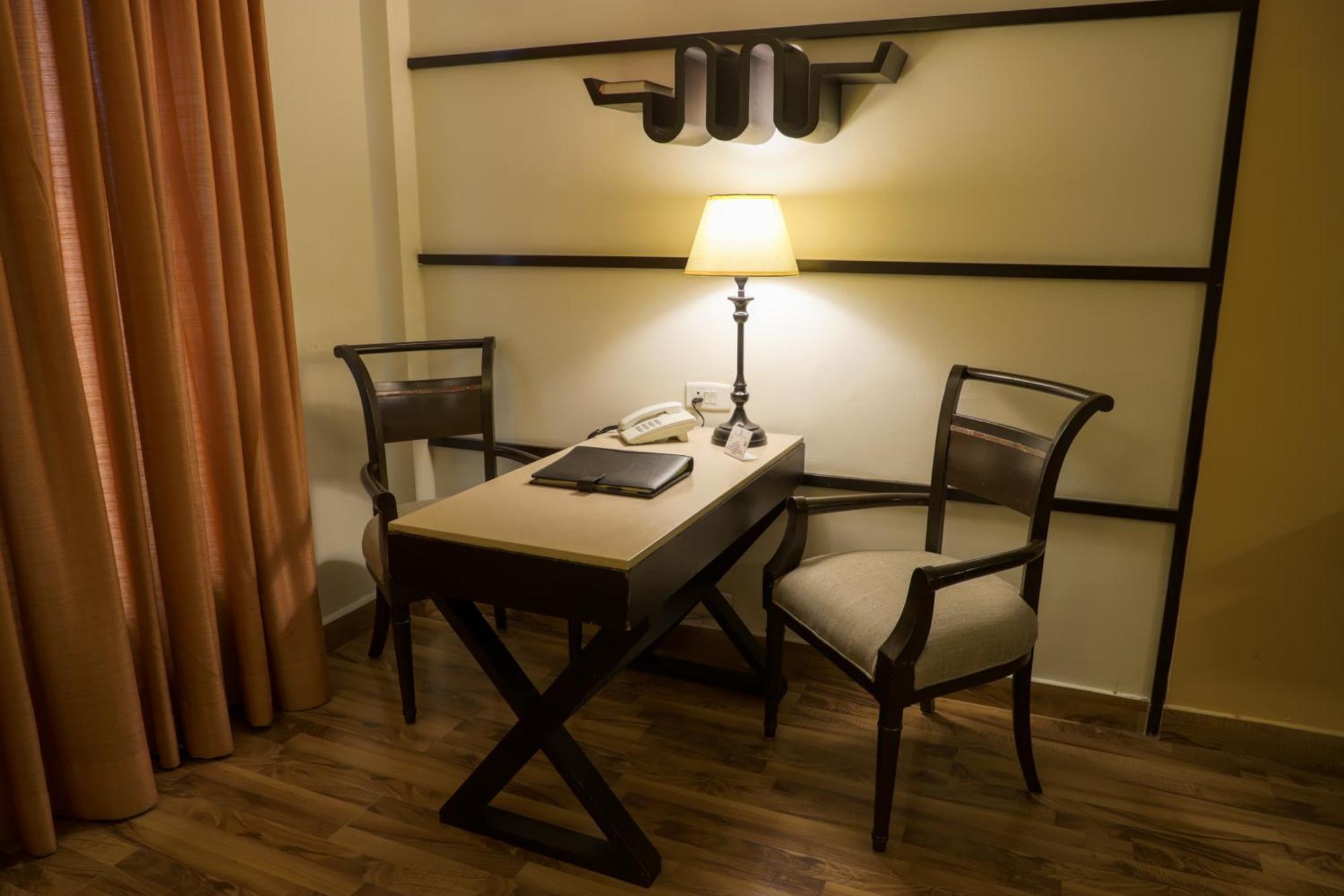 Hotel Maharaja Regency Ludhiana Buitenkant foto