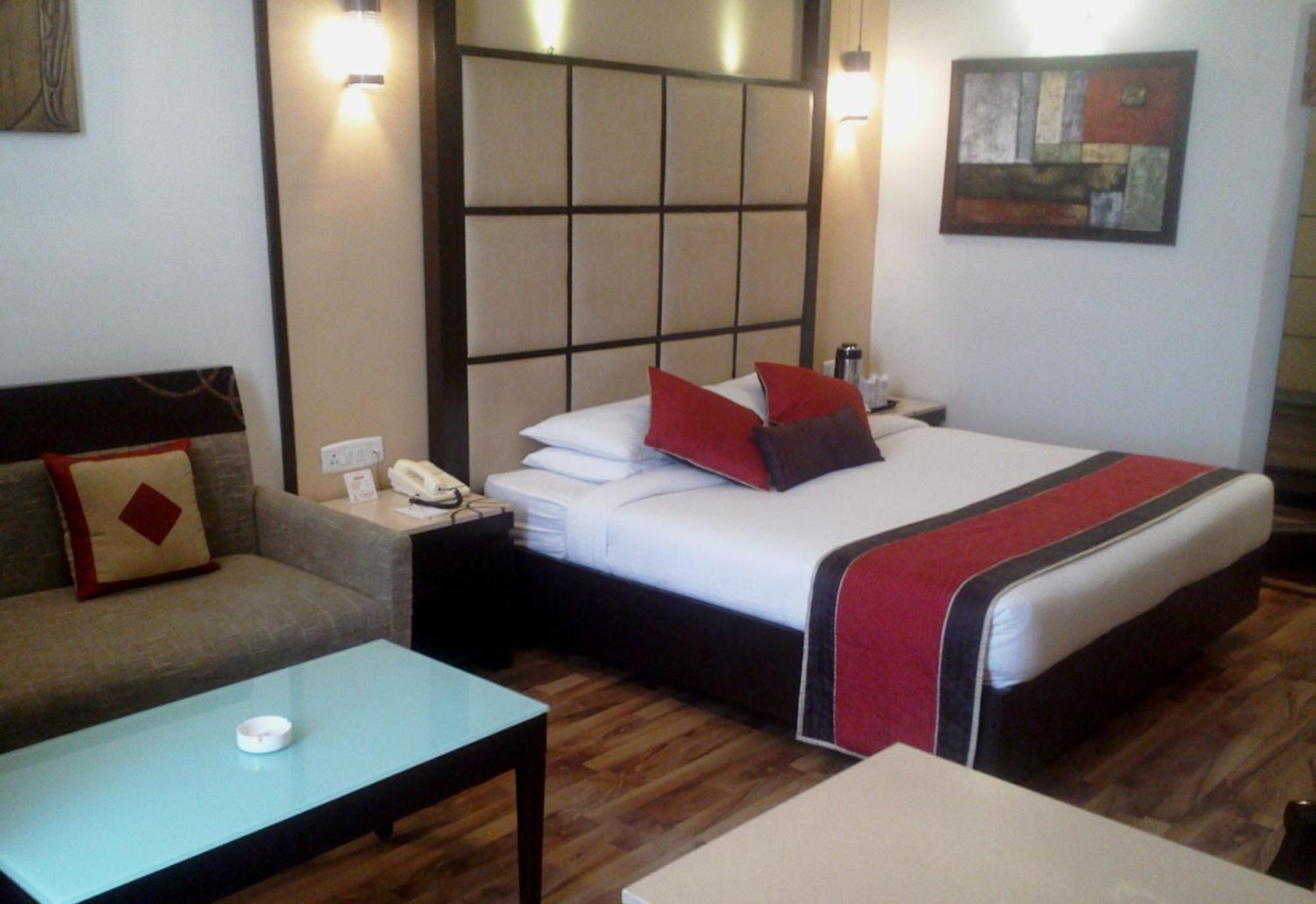 Hotel Maharaja Regency Ludhiana Buitenkant foto