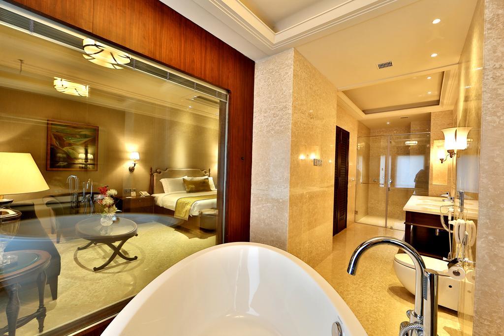 Hotel Maharaja Regency Ludhiana Buitenkant foto