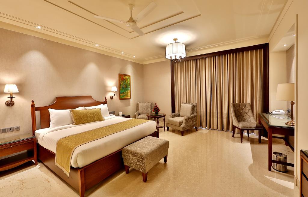 Hotel Maharaja Regency Ludhiana Buitenkant foto