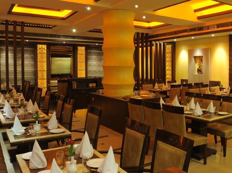 Hotel Maharaja Regency Ludhiana Buitenkant foto