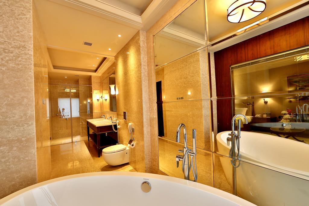 Hotel Maharaja Regency Ludhiana Buitenkant foto