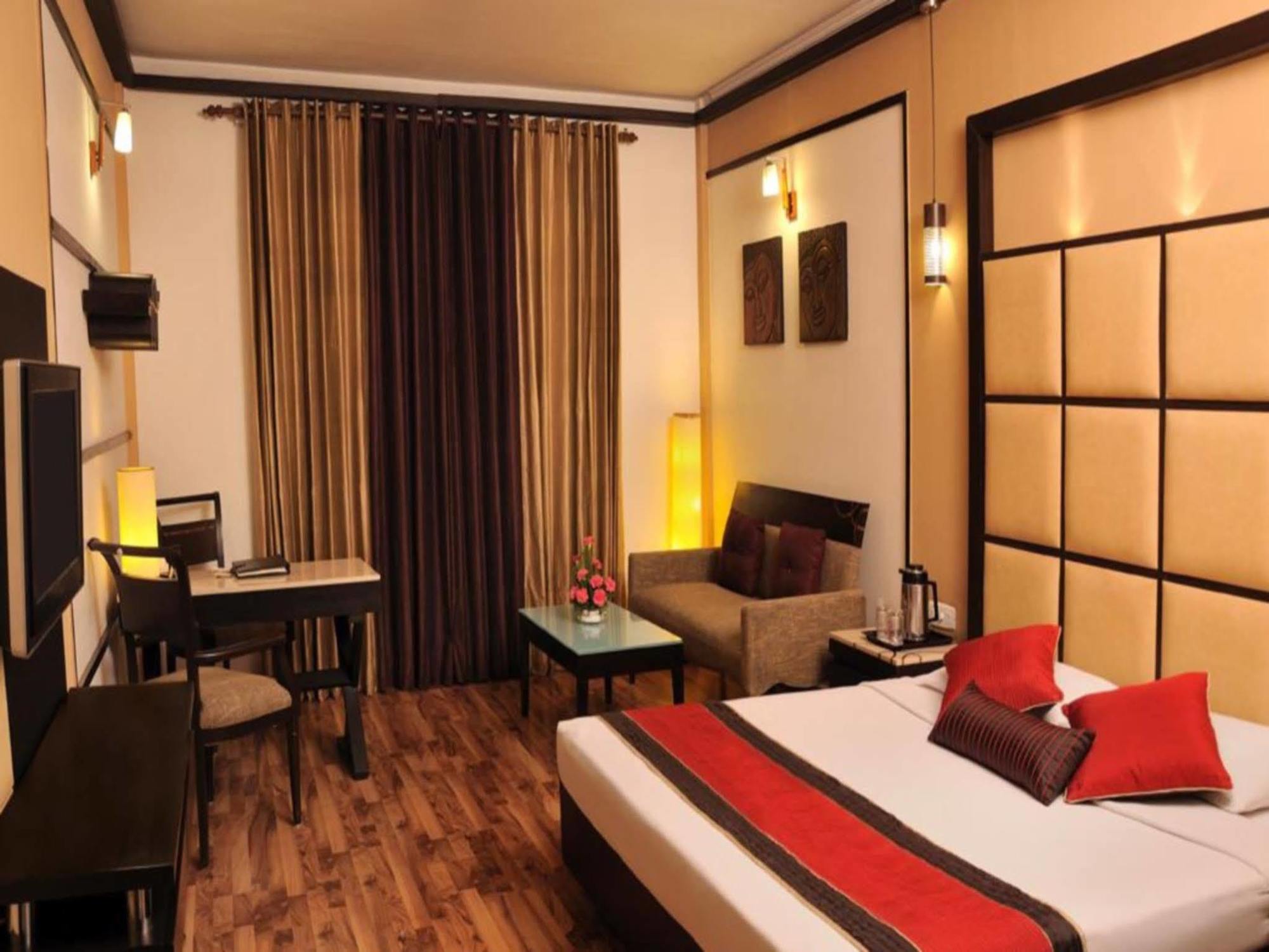 Hotel Maharaja Regency Ludhiana Buitenkant foto
