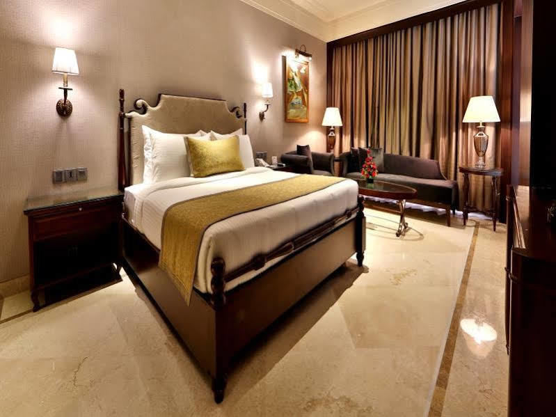 Hotel Maharaja Regency Ludhiana Buitenkant foto